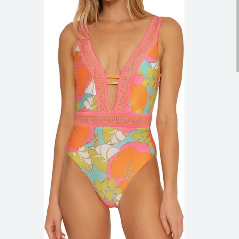 Swimsuit - Picture 2 of 8